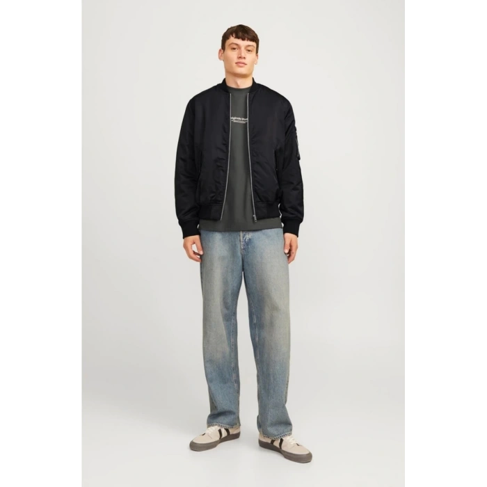 Erkek Siyah Bomber Mont – Fermuarlı, Cepli, Kapitone Astarlı Rahat Günlük Ceket Bahar & Kış Kullanıma Uygun - Siyah