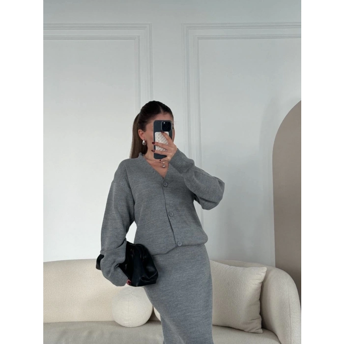 V Yaka 3 Düğmeli Hırka Takım Triko İkili Etekli - Gri