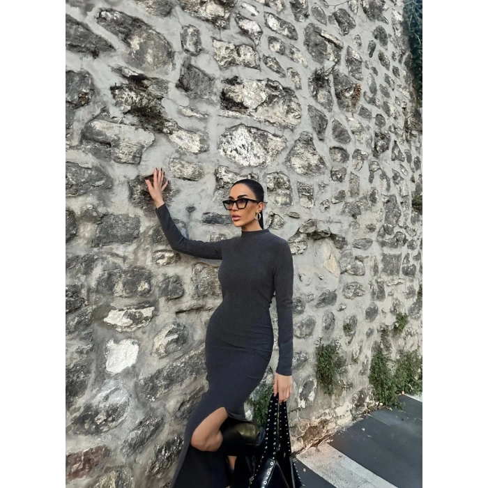 Yırtmaçlı kalın bürümcük uzun elbise siyah