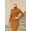 Kadın Tesettür Triko Elbise – Boğazlı Uzun Fitilli Dokuma, Esnek Tam Kalıp, 130 cm Midi Boy, Bahar & Kış Şık Rahat Stil - Kahverengi