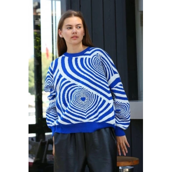 Beyaz kalp çizgili kazak saks mavisi