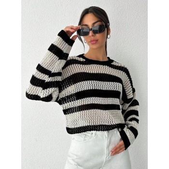 Çizgili bisiklet yaka triko kazak beyazsiyah