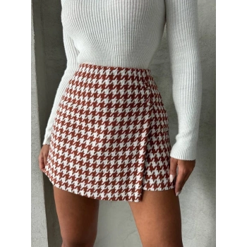 İki düğmeli kaz ayağı desen ch kumaş şort etek bordobeyaz h26414