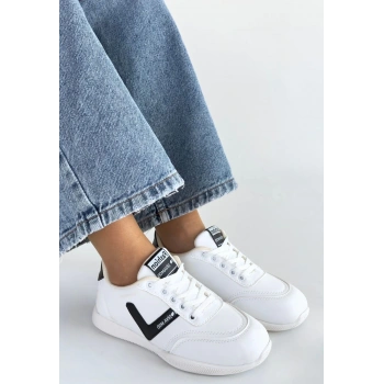 Jowen Beyaz Cilt Siyah Detaylı Bağcıklı Spor Ayakkabı