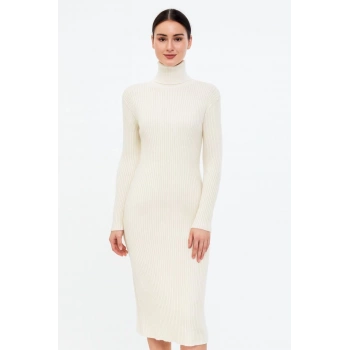 Kadın Boğazlı Triko Elbise – Uzun Fitilli Esnek Dokuma, Tam Kalıp, Kışlık & Baharlık Şık Rahat Stil, 130 cm Midi Boy Elbise - Beyaz