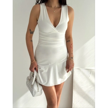 Kadın Derin V Yaka Sırt Dekolteli Mini Elbise Drapeli Şık Kolsuz - Beyaz