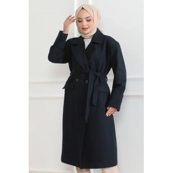 Kadın Kaşe Kaban – Uzun Boy Kruvaze Yaka Kuşaklı Tesettür Kaşe Kışlık Kaban, Astarlı Şık Yünlü Dokuma Oversize Rahat Kalıp Cepli Düğmeli Modern Kap Modeli - Lacivert