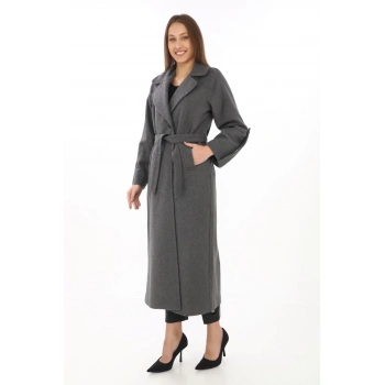 Kadın Uzun Kaşe Kaban – Yünlü Dokuma Kaşmir Kumaş, Kruvaze Yaka, Kuşaklı Astarlı Tesettür Uyumlu Şık Kışlık Siyah Model - Füme