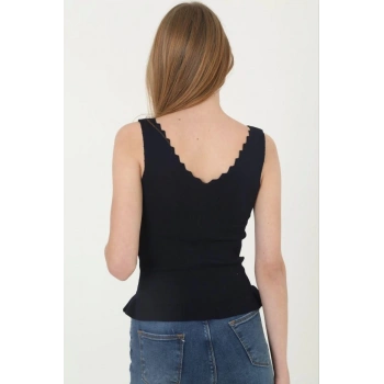 Kadın V Yaka Fırfır Detay Crop - Siyah