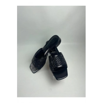 Ortu Siyah Cilt İşlemeli Terlik