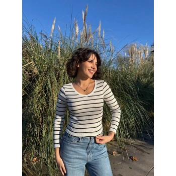 V yaka çizgili bluz beyaz A3699