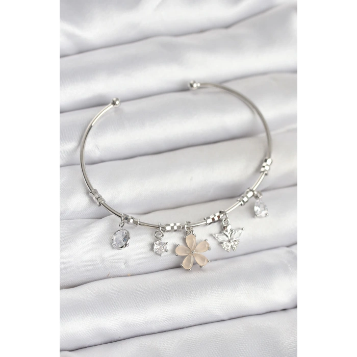 Çiçek ve Kelebek Charmlı Gümüş Renk Pirinç Kadın Bileklik