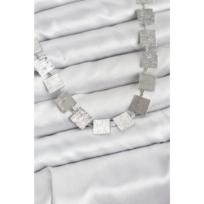 Kare Plaka Model Gümüş Renk Kadın Kolye