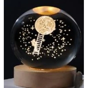 Dekoratif Merdiven Astronot Tasarımlı Ahşap altlıklı Işıklı Cam Küre Büyük Boy Cam:8cm Ahşap:2cm