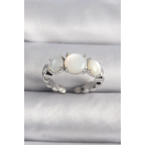 Pirinç Gümüş Renk Zirkon Taş Detaylı Beyaz Sedefli VIP Seri Kadın Yüzük