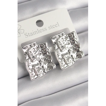 Pirinç Gümüş Renk İşlemeli Kare Plaka Model Kadın Küpe