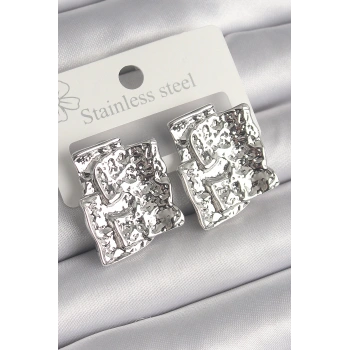 Pirinç Gümüş Renk İşlemeli Kare Plaka Model Kadın Küpe