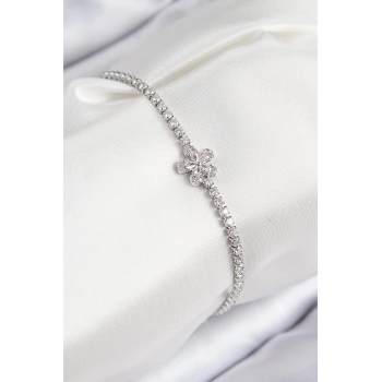 Pirinç Zirkon Taşlı Çiçek Model Gümüş Renk Kadın Bileklik