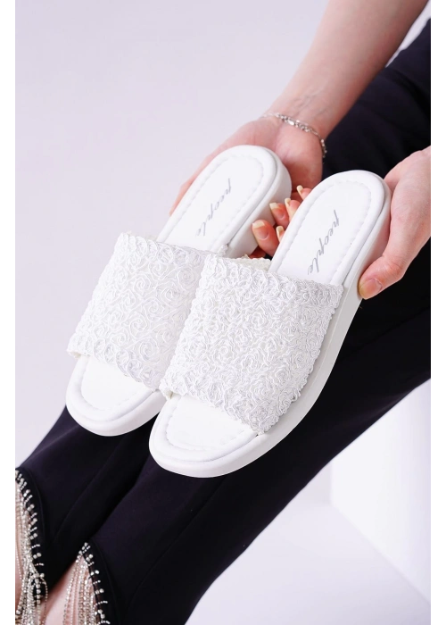 Claris Beyaz Örgü Terlik