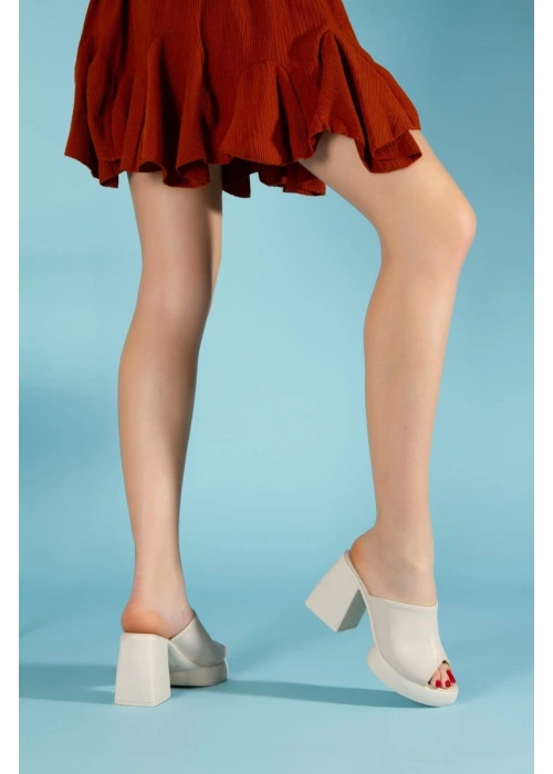 Diar Bej Cilt Topuklu Terlik