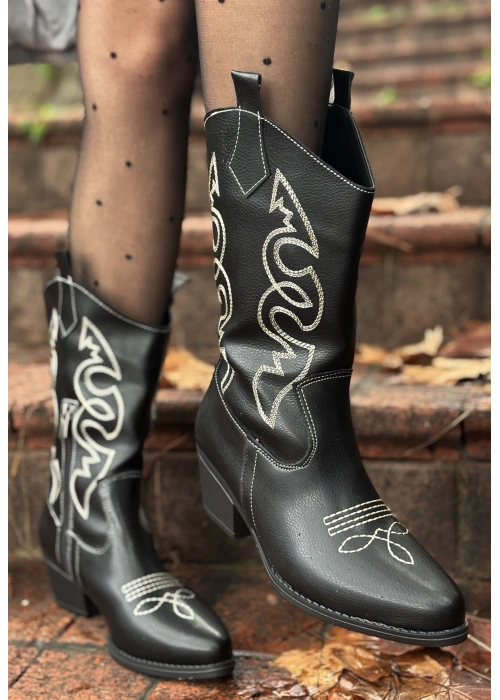 Emaly Siyah Cilt Beyaz İşlemeli Topuklu Çizme