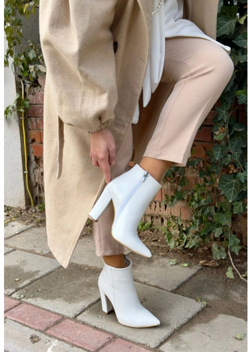 Loora Beyaz Rugan Desenli Topuklu Bot