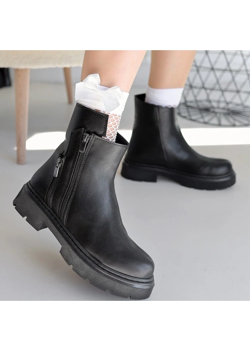 Menta Siyah Cilt Fermuar Aksesuarlı Bot