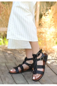 Kamila Siyah Deri Siyah Tabanlı Sandalet