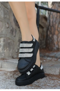 Yebta Siyah Cilt Beyaz İşlemeli Spor Ayakkabı