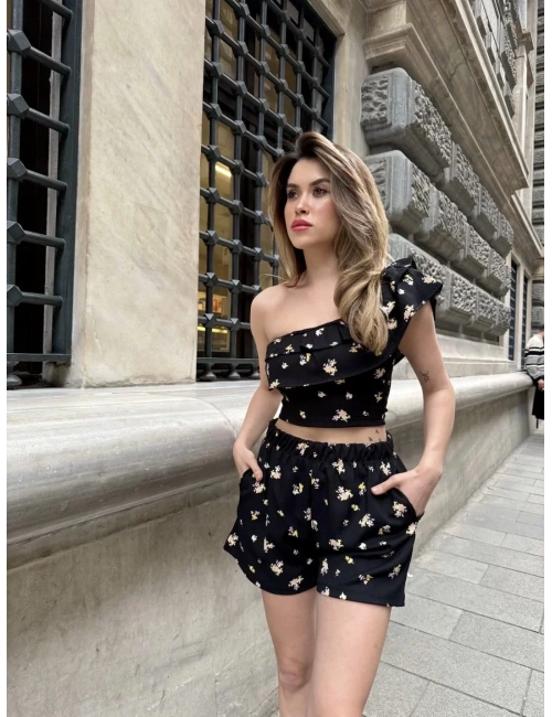 Baskılı fırfırlı şortlu takım