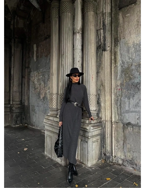 Boğazlı kalın bürümcük uzun elbise siyah