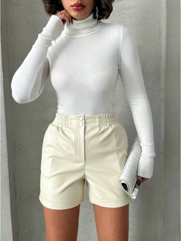 Beli lastikli çıtçıtlı deri şort krem w241007