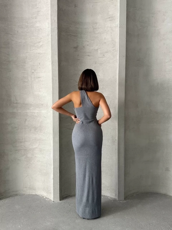 Tek omuz pliseli elbise