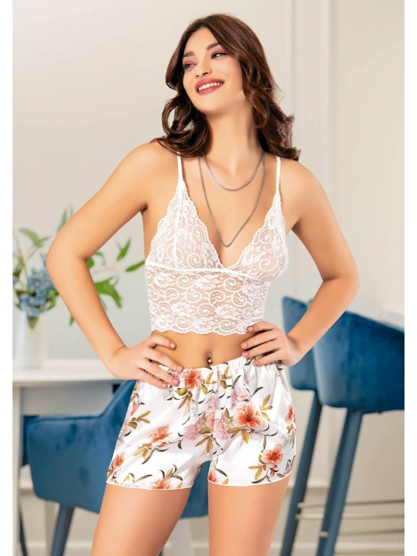 3045 Miss Laris Gecelik