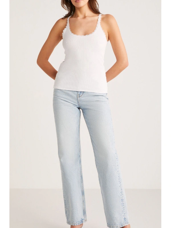 Kadın Beyaz Normal Kalıp Dantel Detalı Ince Askılı Oyuk Yaka Atlet