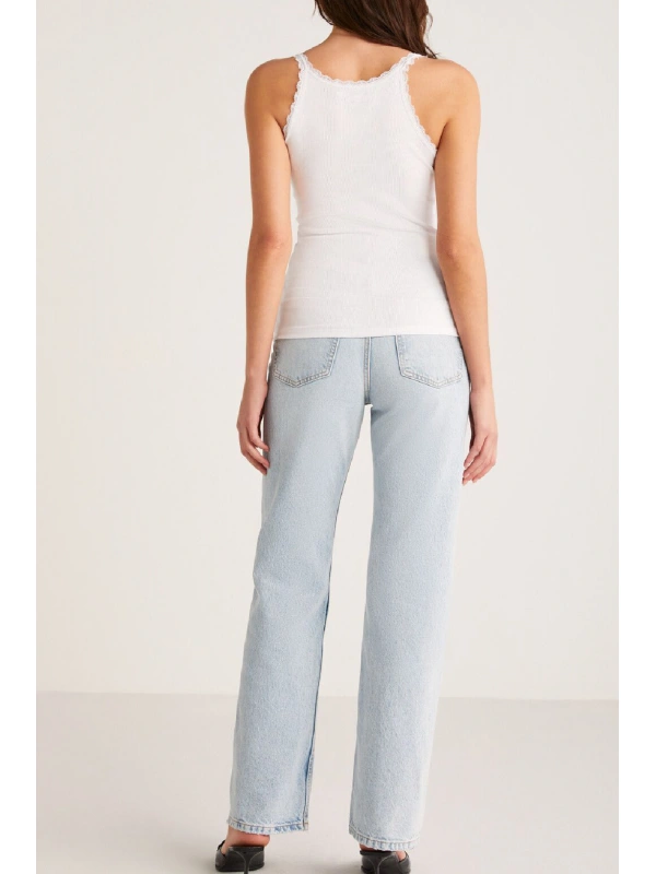 Kadın Beyaz Normal Kalıp Dantel Detalı Ince Askılı Oyuk Yaka Atlet