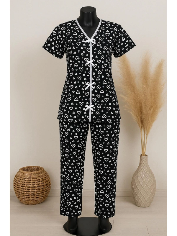 Kadın Siyah Beyaz Kalp Desenli Fiyonklu Kısa Kollu Pijama Takımı