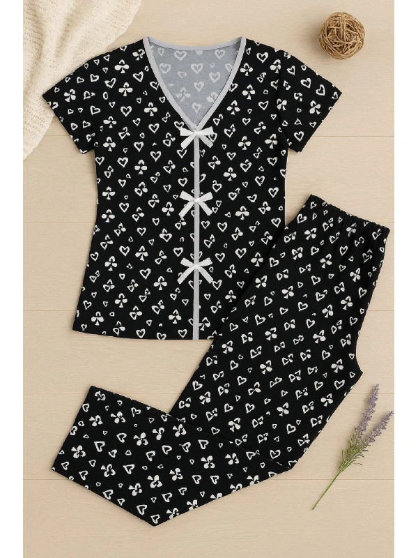 Kadın Siyah Beyaz Kalp Desenli Fiyonklu Kısa Kollu Pijama Takımı