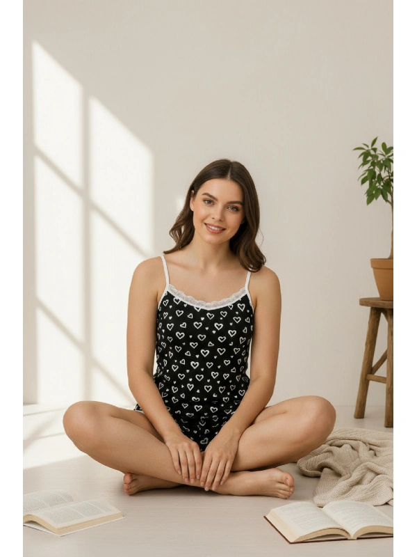 Kadın Siyah Kalp Desenli Askılı Şortlu Dantelli Pijama Takımı