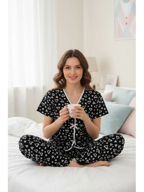 Kadın Siyah Kalp Desenli Fiyonklu Kısa Kollu Uzun Pijama Takımı