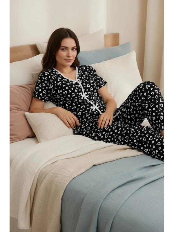 Kadın Siyah Kalp Desenli Fiyonklu Kısa Kollu Uzun Pijama Takımı