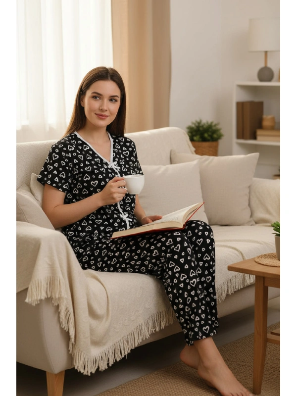 Kadın Siyah Kalp Desenli Fiyonklu Kısa Kollu Uzun Pijama Takımı