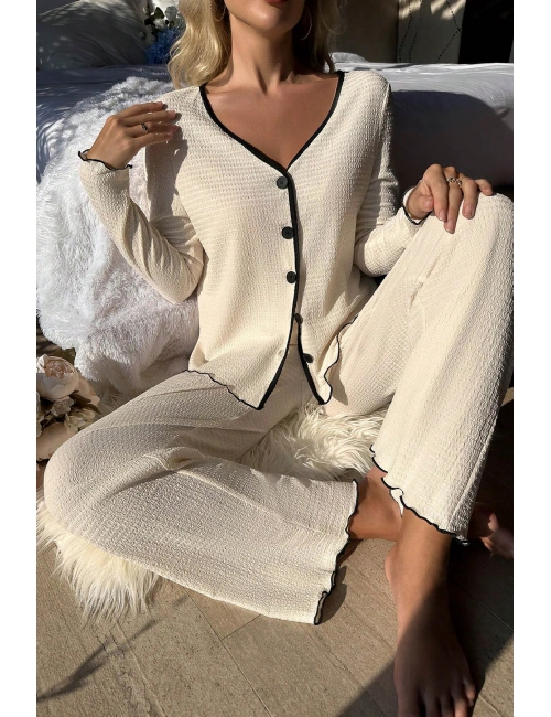 Kadın Beyaz Örme Kumaş V Yaka Düğmeli Rahat Şık Pijama Takımı