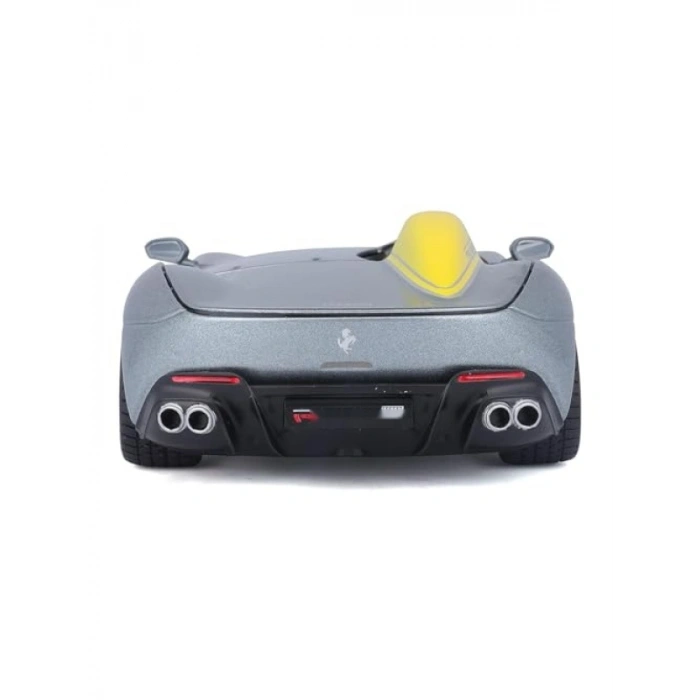 1:24 Ölçekli Detaylı Model Araba