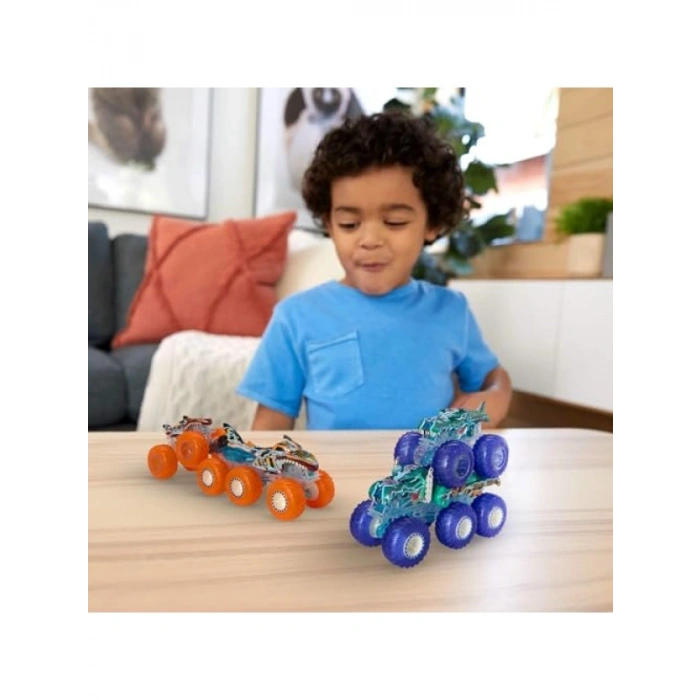 1:64 Ölçekli Canavar Araç Seti ile Eşleşen İki Oyun Aracı