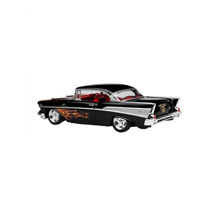 1957 Chevy Bel Air Modeli - Çok Renkli Plastik Model Kiti