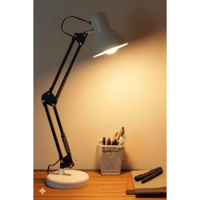 360° Hareketli Masa Lambası - Oynar Başlıklı Metal Gövde
