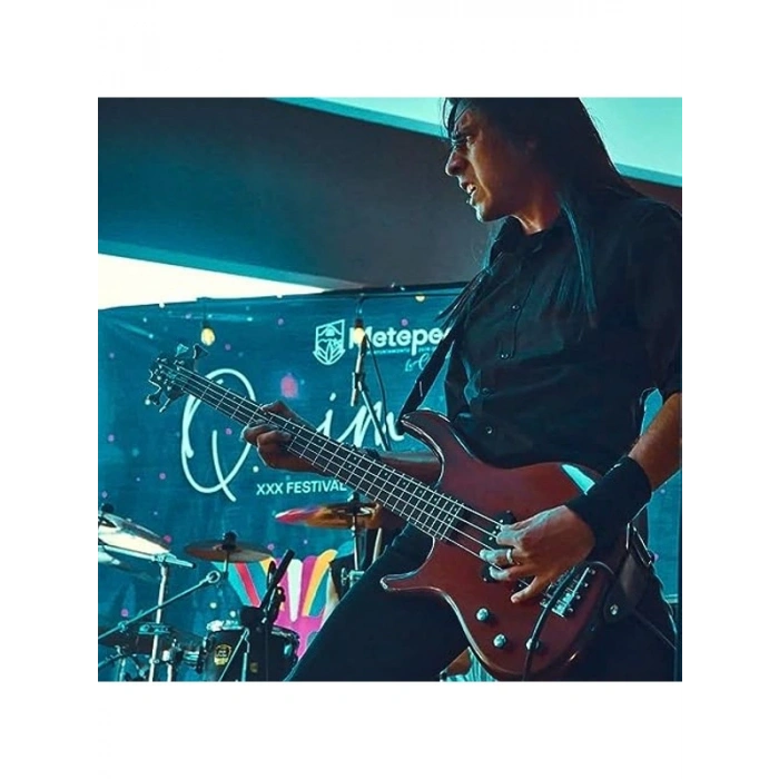 4 Telli Bas Gitar, Kahverengi Renk ile Şık Görünüm Sunar