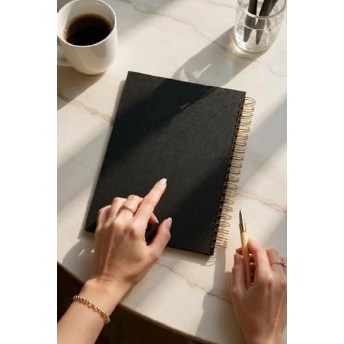 A4 Boyutunda Çizgili Spiralli Not Defteri (120 Yaprak)