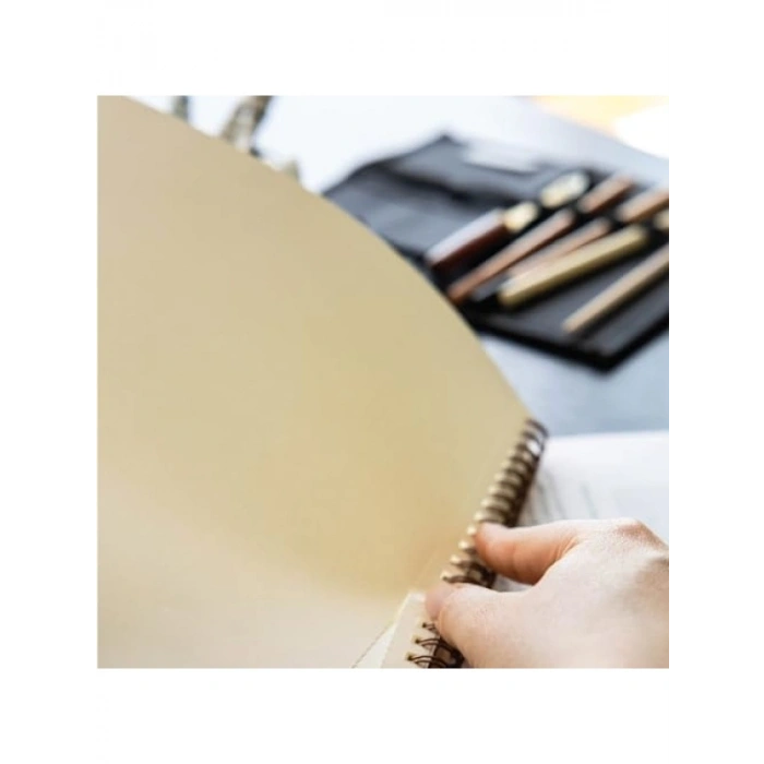 A4 Boyutunda Siyah Kraft Kapak Eskiz Defteri - 60 Yaprak Perforajlı